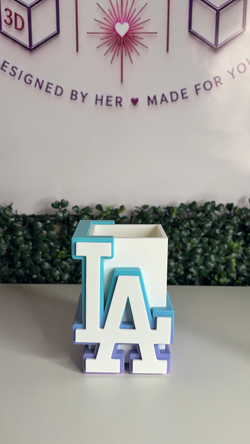 LA pencil holder