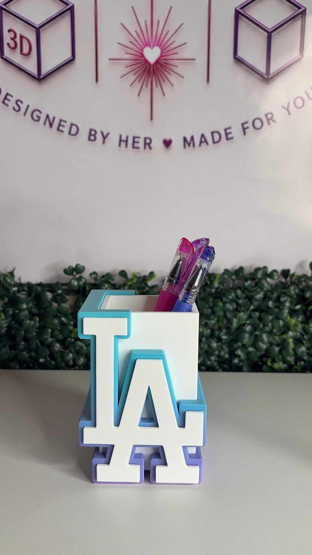 LA pencil holder