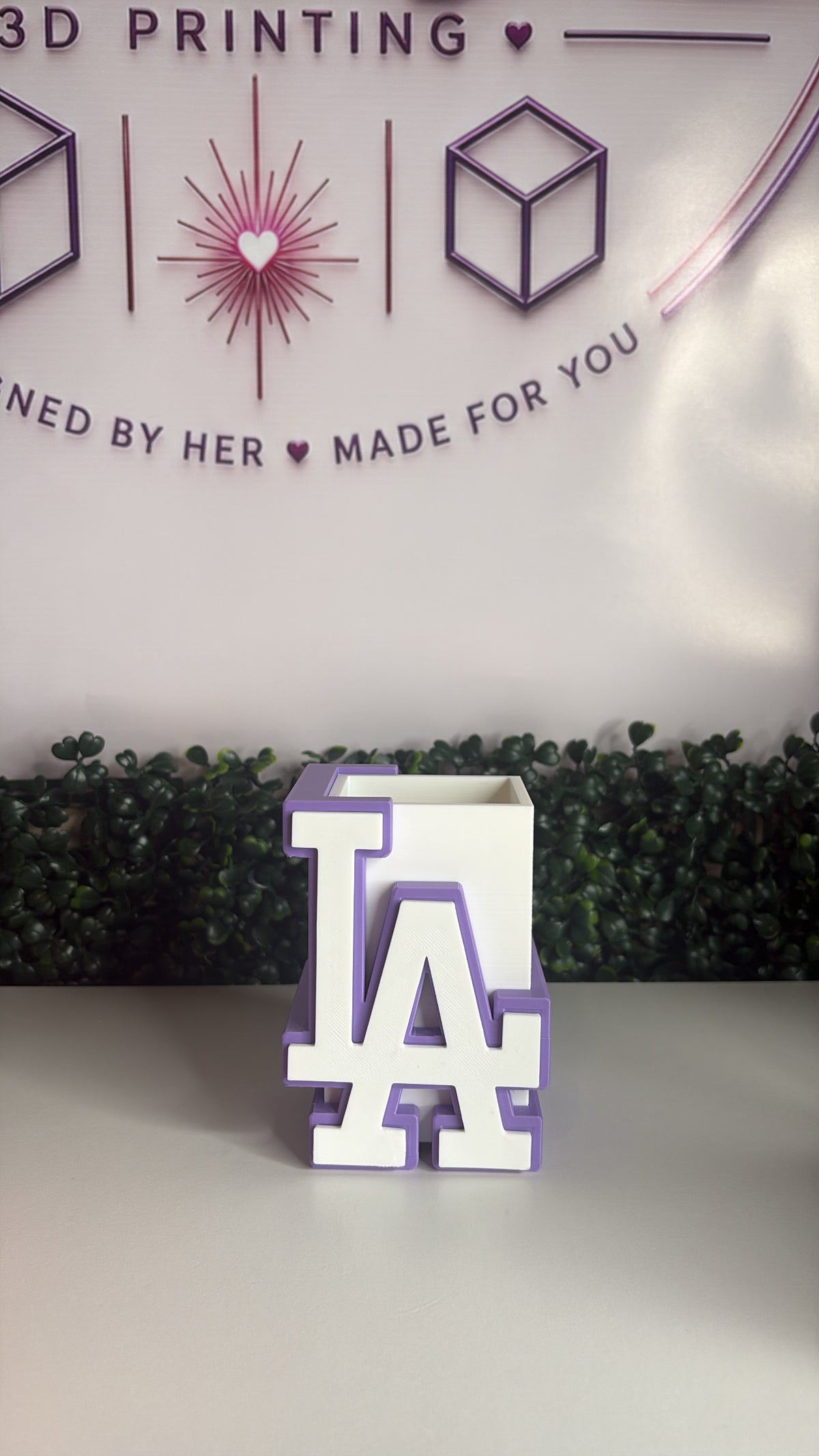 LA pencil holder