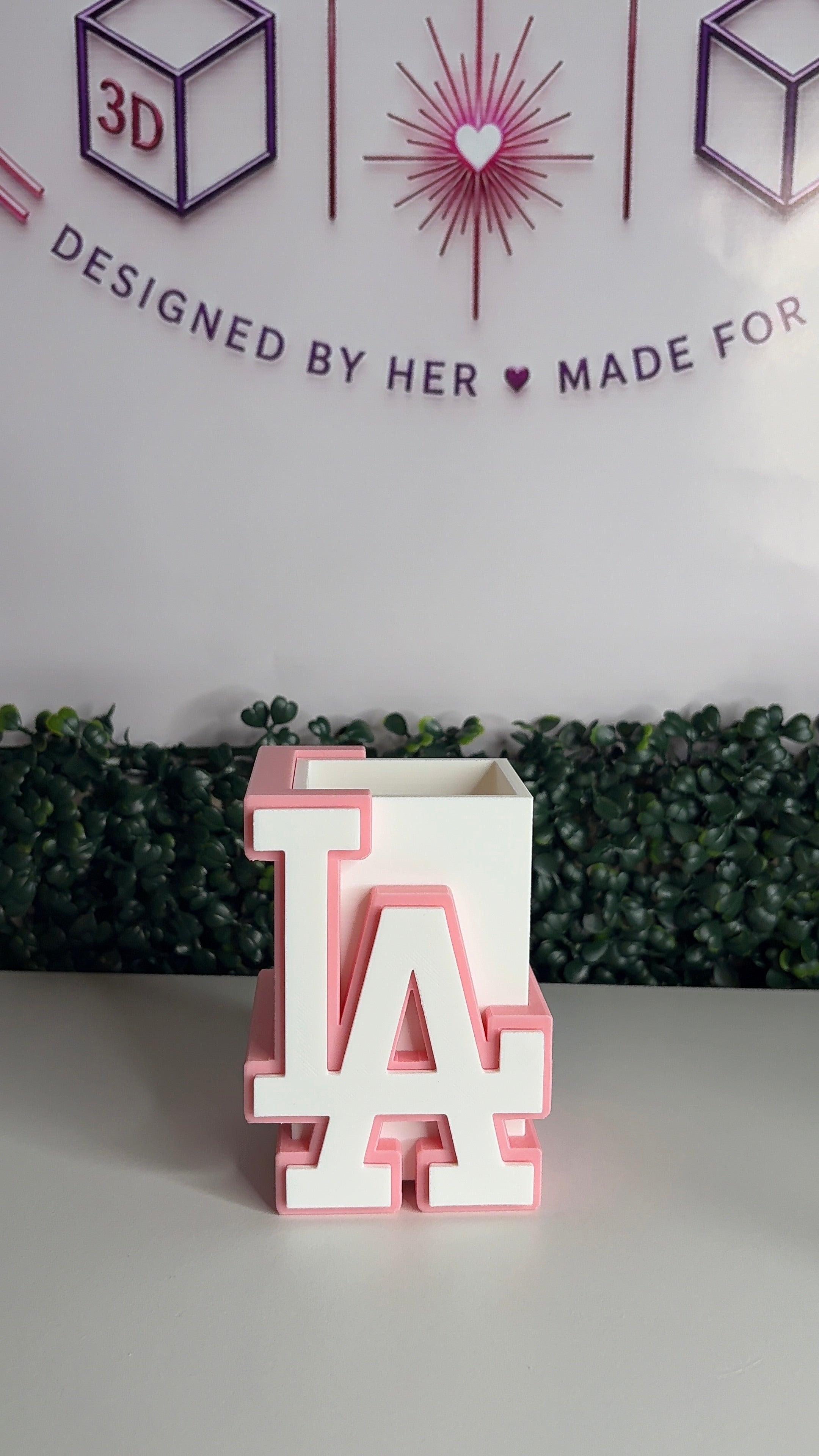 LA pencil holder